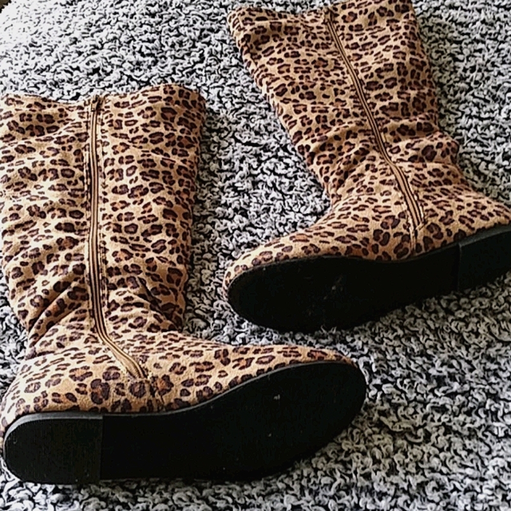 Leopard Print Knee Boots   Size 8